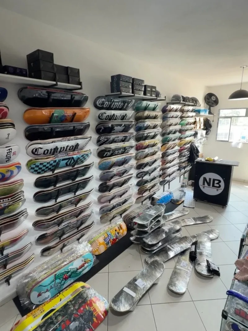Vestuário skatista na NB Skate Shop