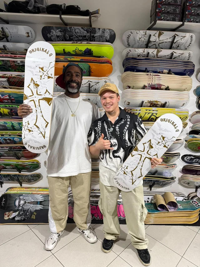 Clientes com shapes Original G na NB Skate Shop